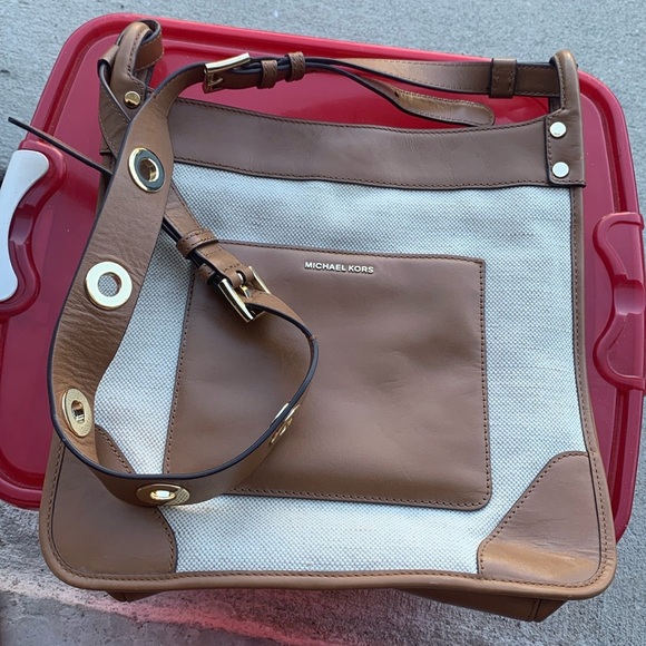 Michael Kors canvas crossbody - Picture 1 of 2